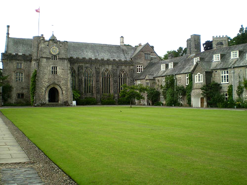 photo (52KB) : Figure 1: Dartington Hall